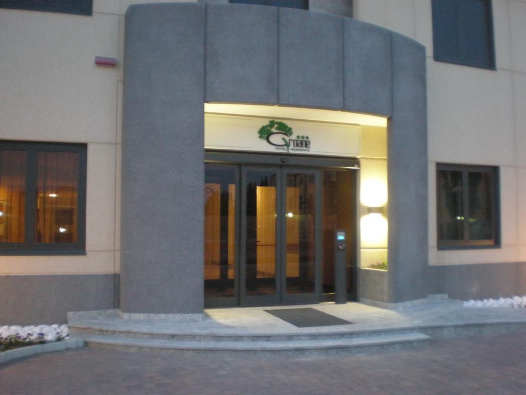 Groane Hotel Residence تشيزانو ماديرنو المظهر الخارجي الصورة
