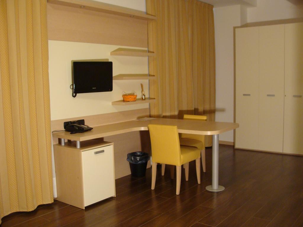 Groane Hotel Residence تشيزانو ماديرنو الغرفة الصورة