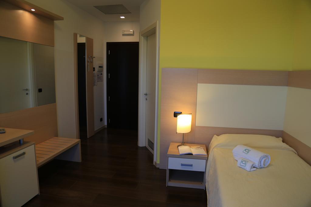 Groane Hotel Residence تشيزانو ماديرنو الغرفة الصورة