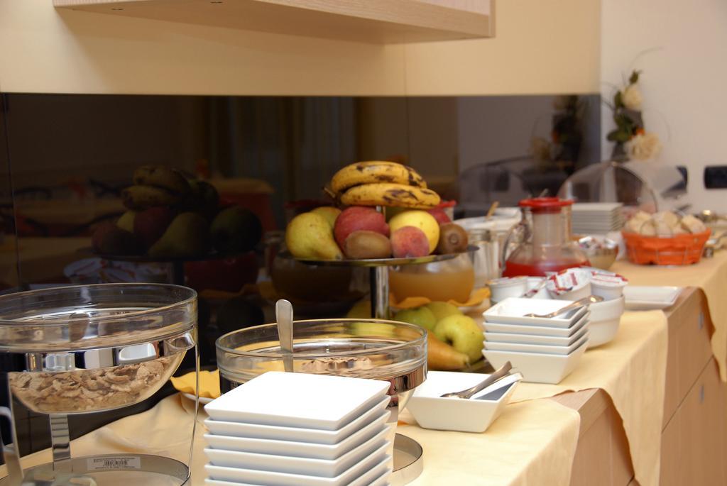 Groane Hotel Residence تشيزانو ماديرنو المظهر الخارجي الصورة