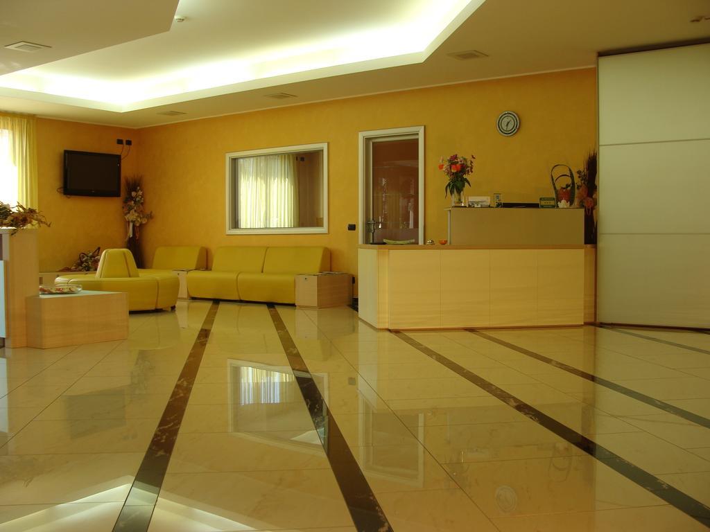 Groane Hotel Residence تشيزانو ماديرنو المظهر الخارجي الصورة