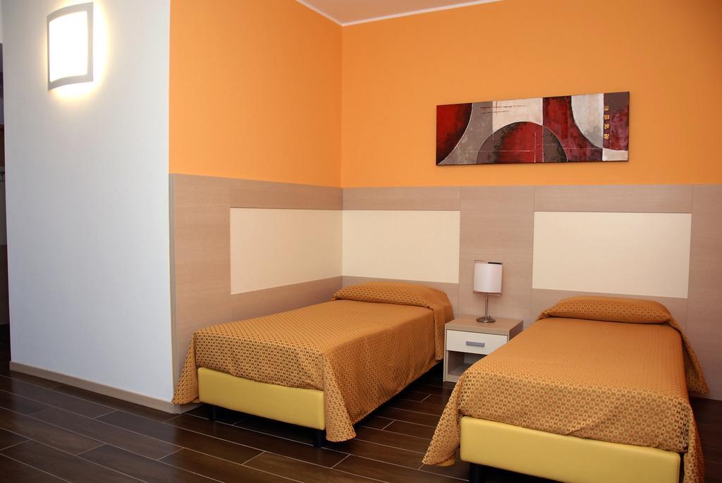 Groane Hotel Residence تشيزانو ماديرنو الغرفة الصورة