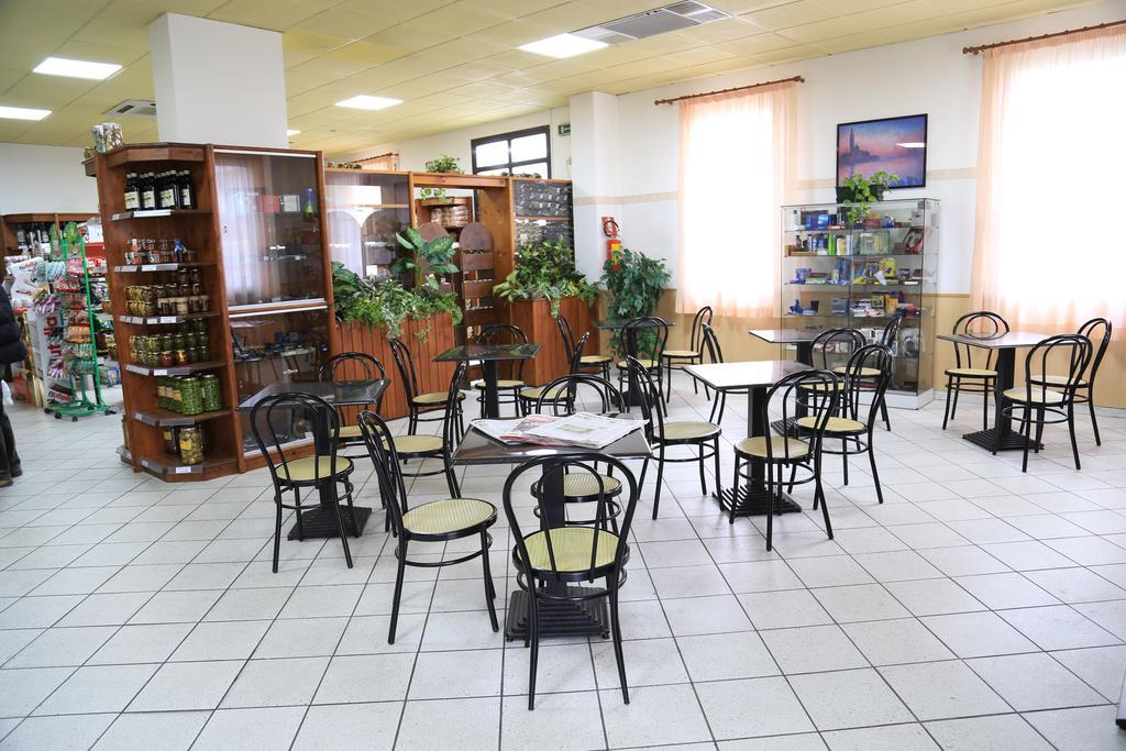 Groane Hotel Residence تشيزانو ماديرنو المظهر الخارجي الصورة