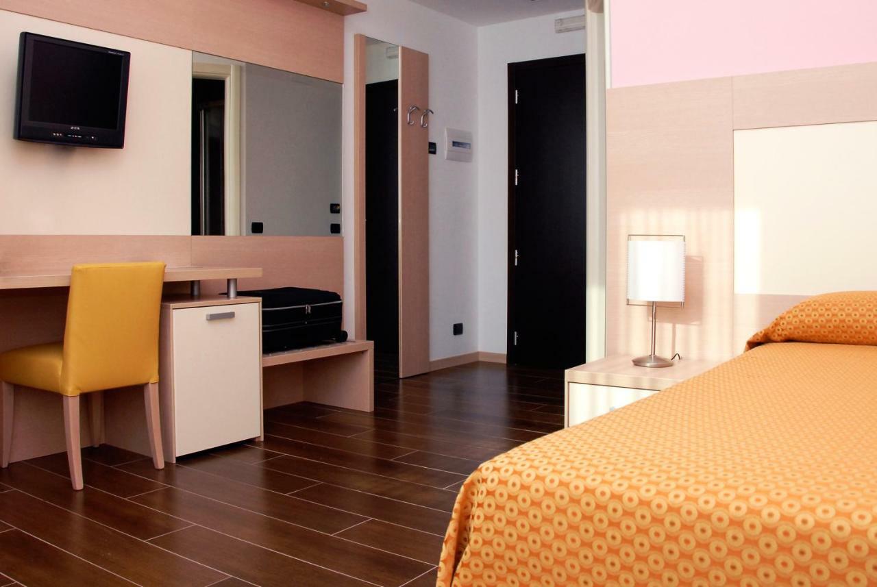 Groane Hotel Residence تشيزانو ماديرنو المظهر الخارجي الصورة