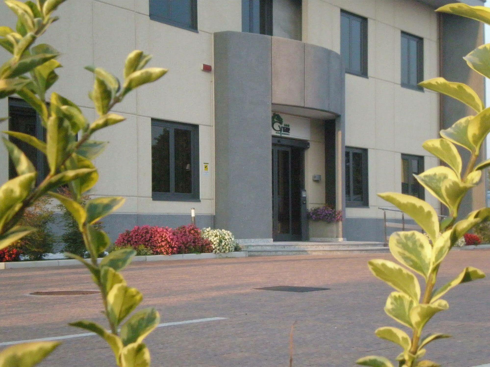 Groane Hotel Residence تشيزانو ماديرنو المظهر الخارجي الصورة