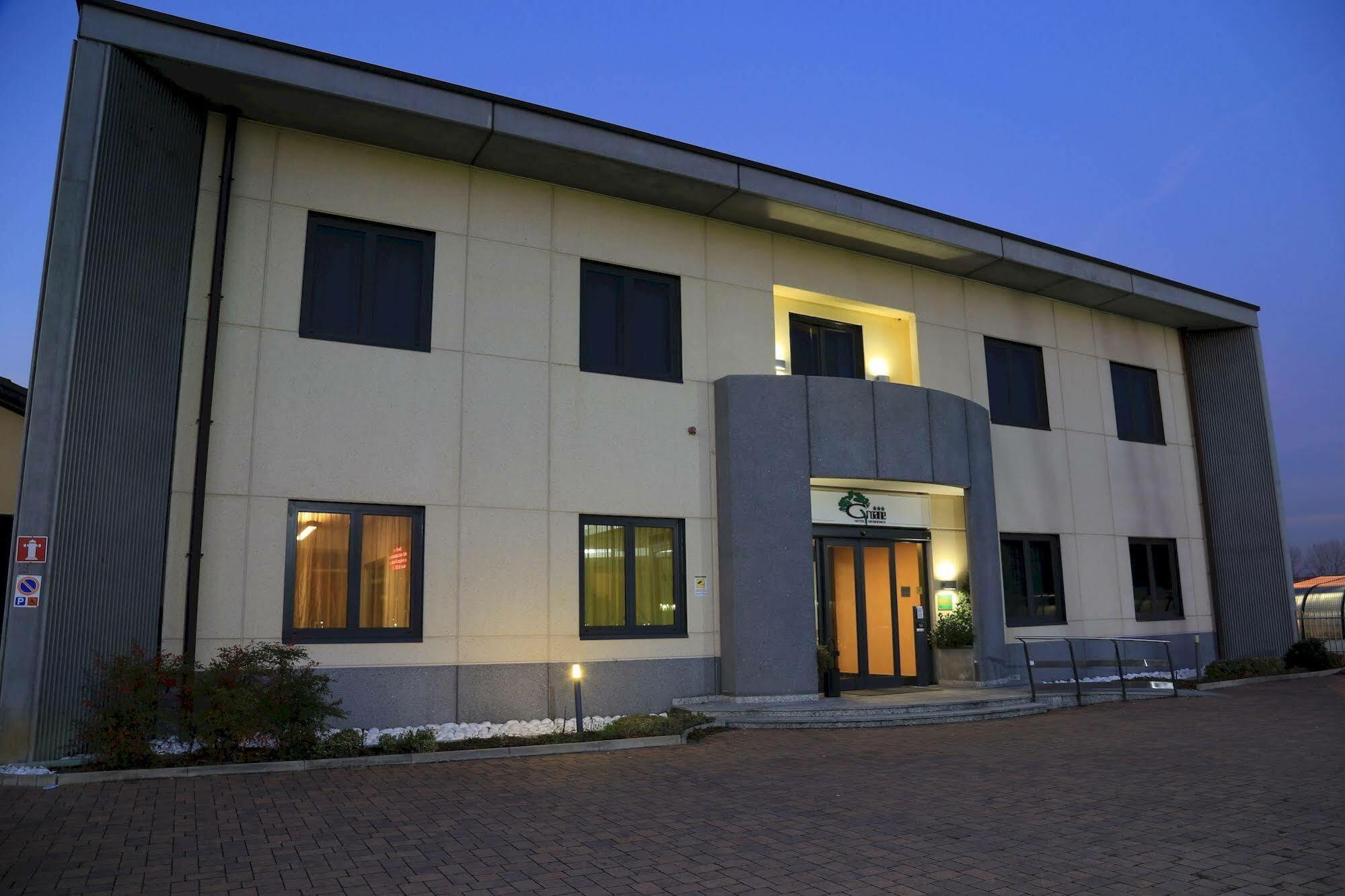 Groane Hotel Residence تشيزانو ماديرنو المظهر الخارجي الصورة