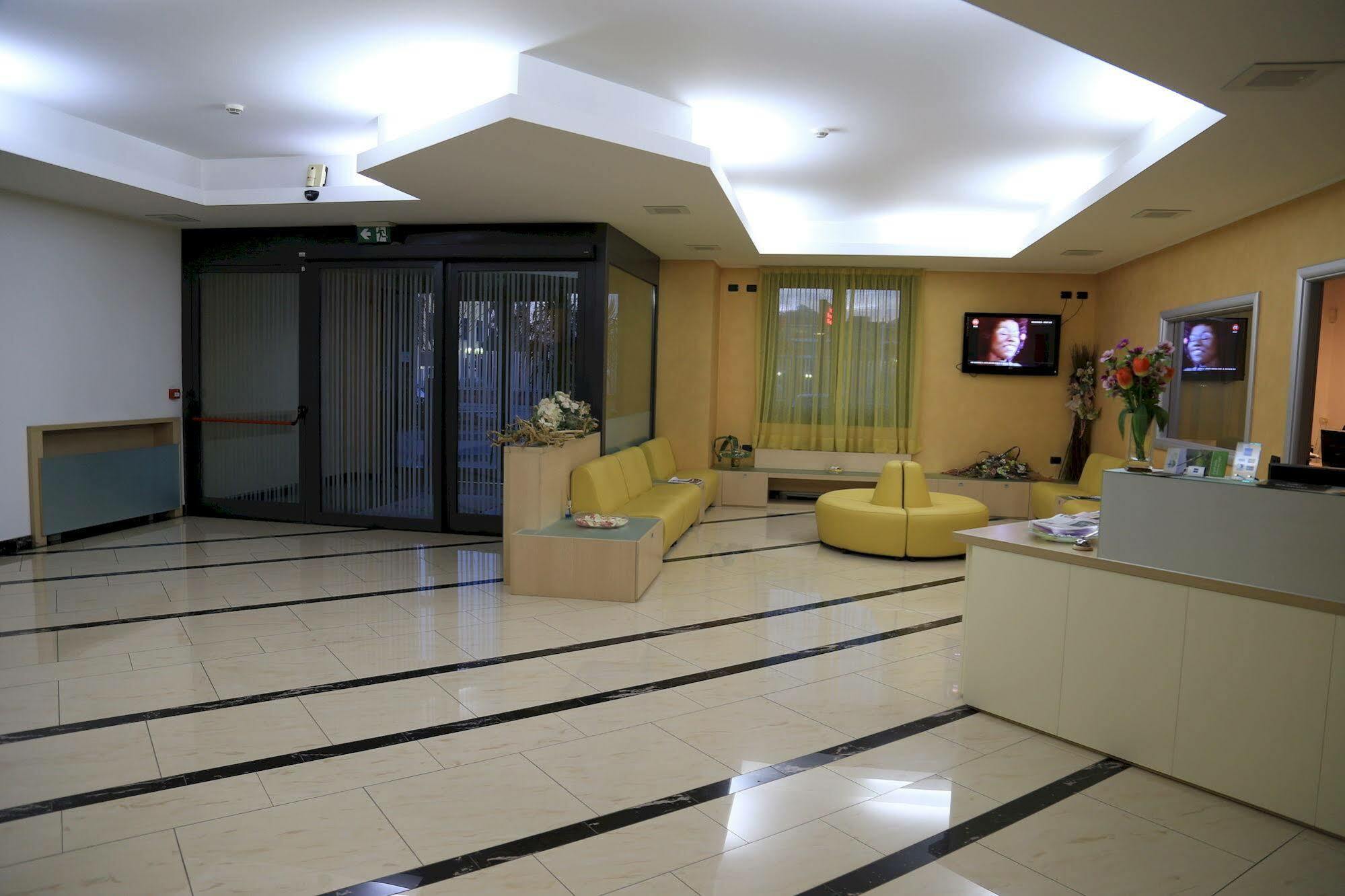 Groane Hotel Residence تشيزانو ماديرنو المظهر الخارجي الصورة