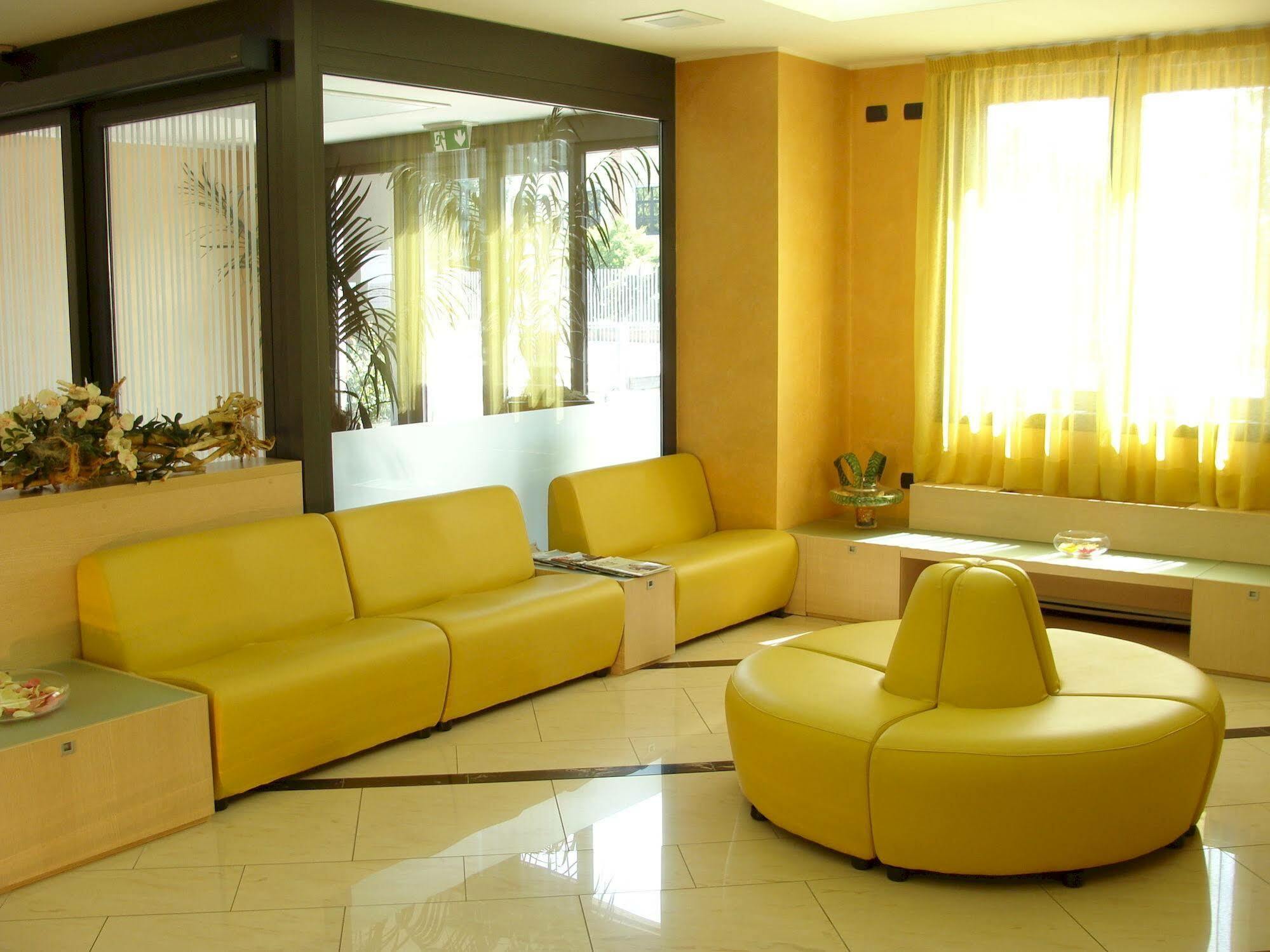 Groane Hotel Residence تشيزانو ماديرنو المظهر الخارجي الصورة