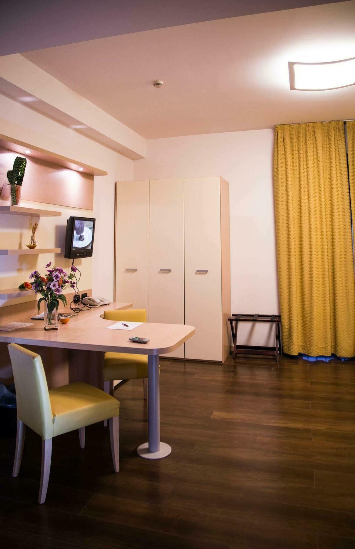 Groane Hotel Residence تشيزانو ماديرنو المظهر الخارجي الصورة