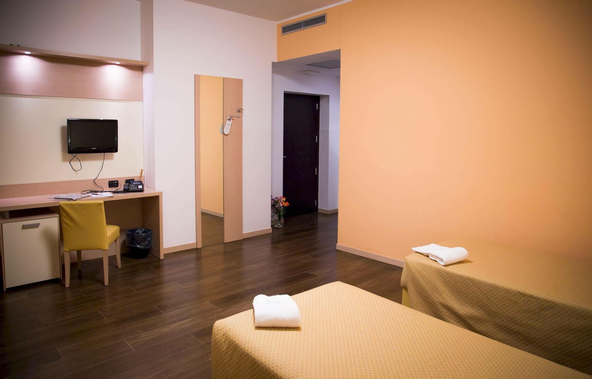 Groane Hotel Residence تشيزانو ماديرنو المظهر الخارجي الصورة