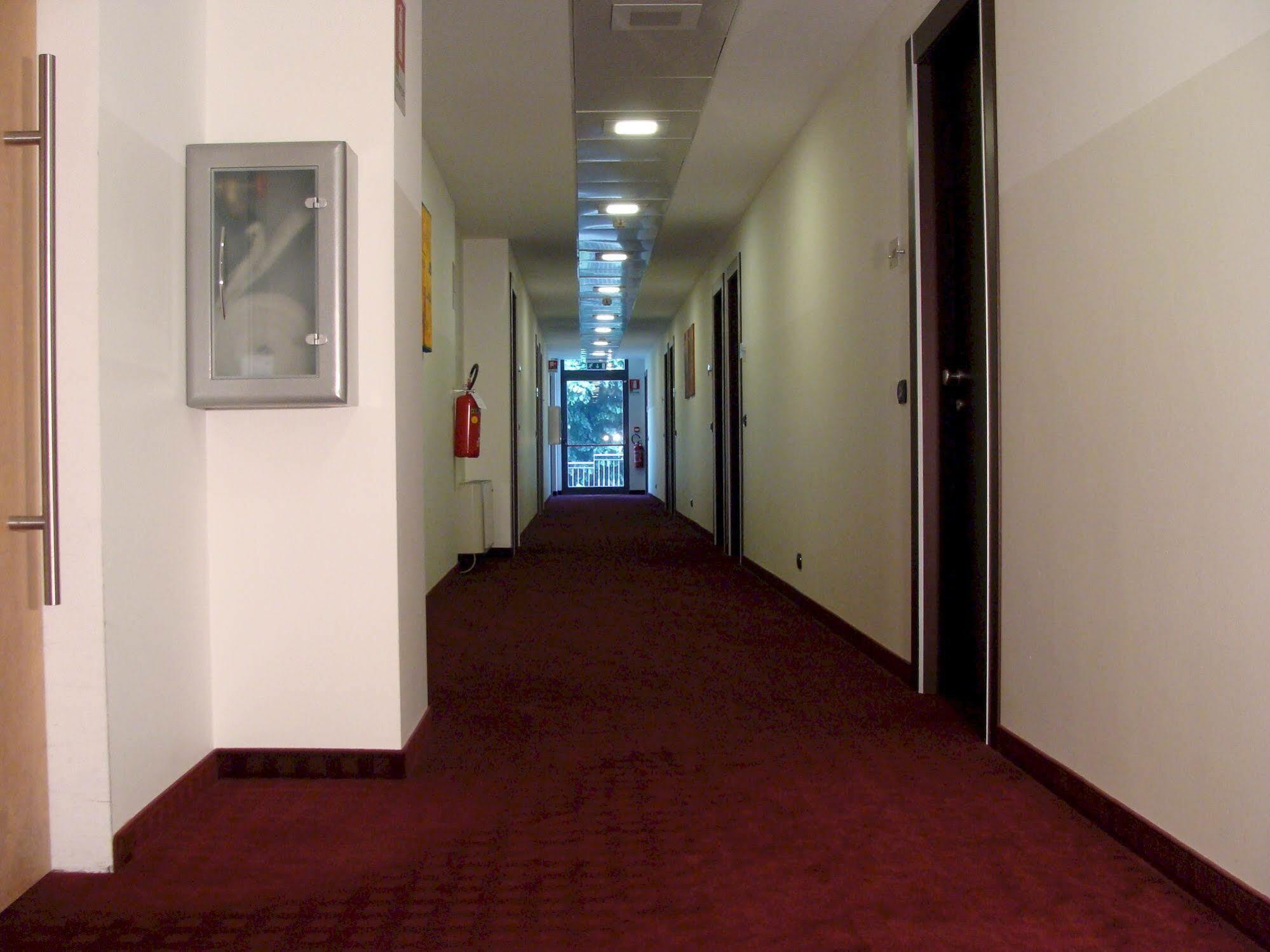 Groane Hotel Residence تشيزانو ماديرنو المظهر الخارجي الصورة