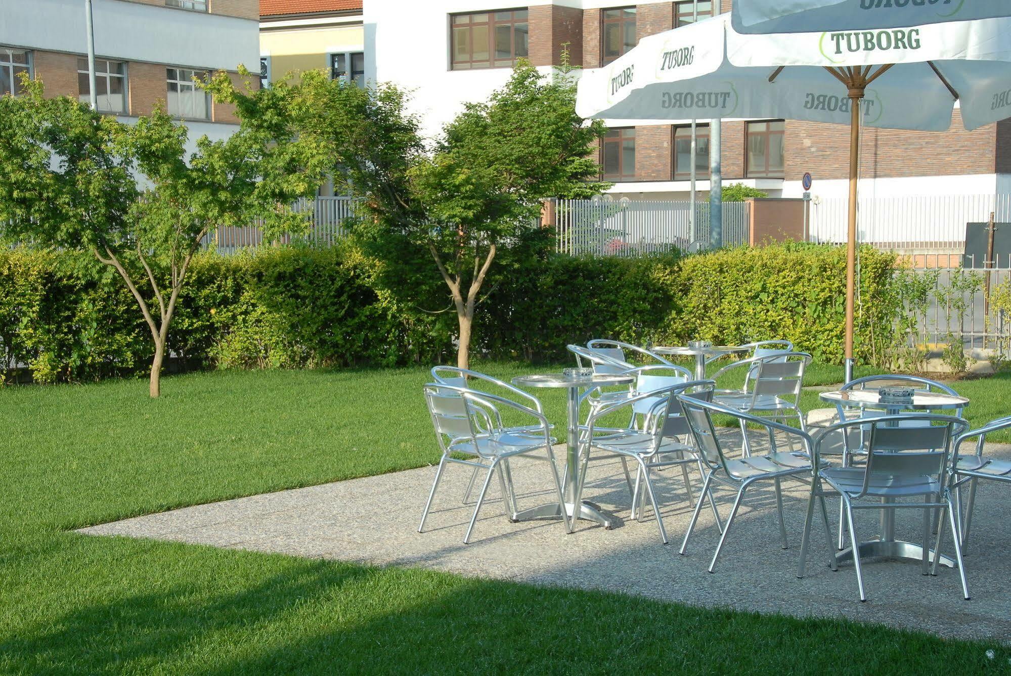 Groane Hotel Residence تشيزانو ماديرنو المظهر الخارجي الصورة