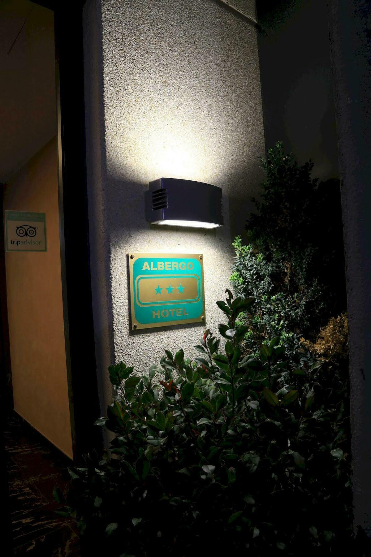 Groane Hotel Residence تشيزانو ماديرنو المظهر الخارجي الصورة